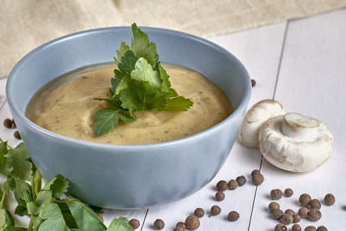 Суп-пюре картофельный с грибами и гренками